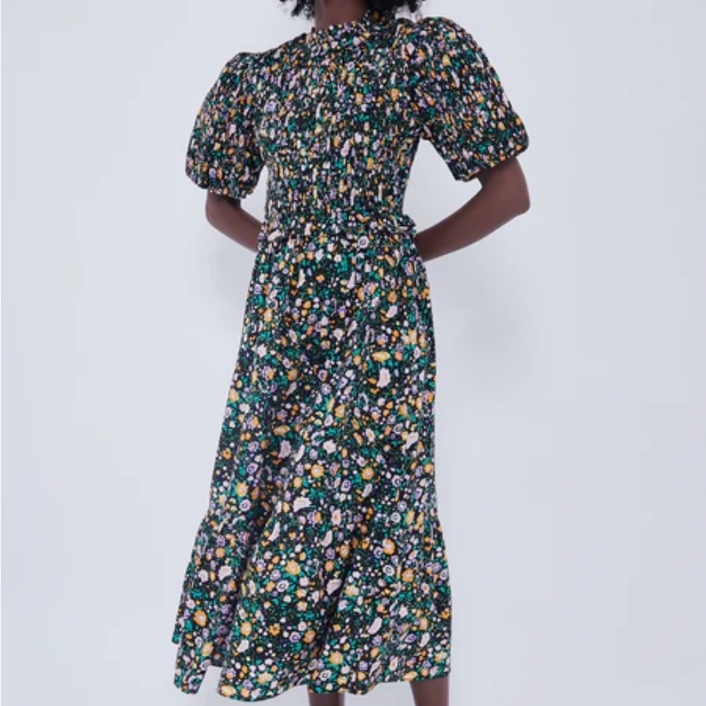 Chic Floral Smocked Midi Dress